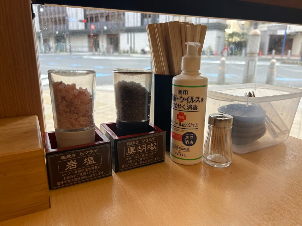 地鶏と金目鯛 中華そば 鶯