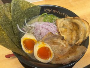 牛豚骨醤油 ぎゅうとん