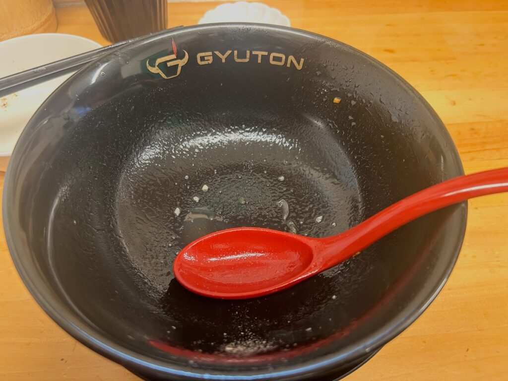 牛豚骨醤油 ぎゅうとん